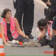 Blocage de l'aéroport de Trudeau par des manifestants écologistes