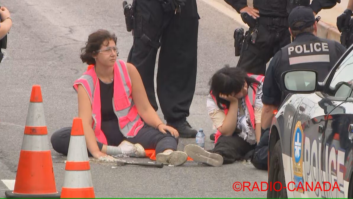 Blocage de l'aéroport de Trudeau par des manifestants écologistes